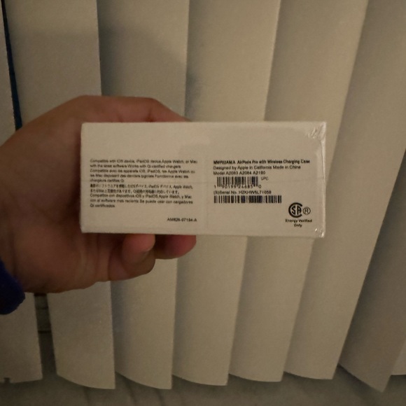 AirPods Pro - Picture 2 of 4